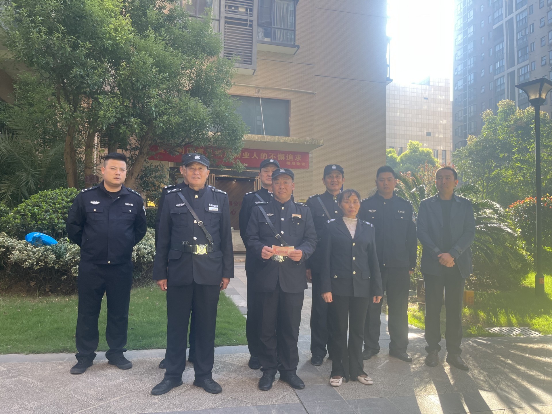 盡職盡責勇抓小偷，守護小區(qū)保平安